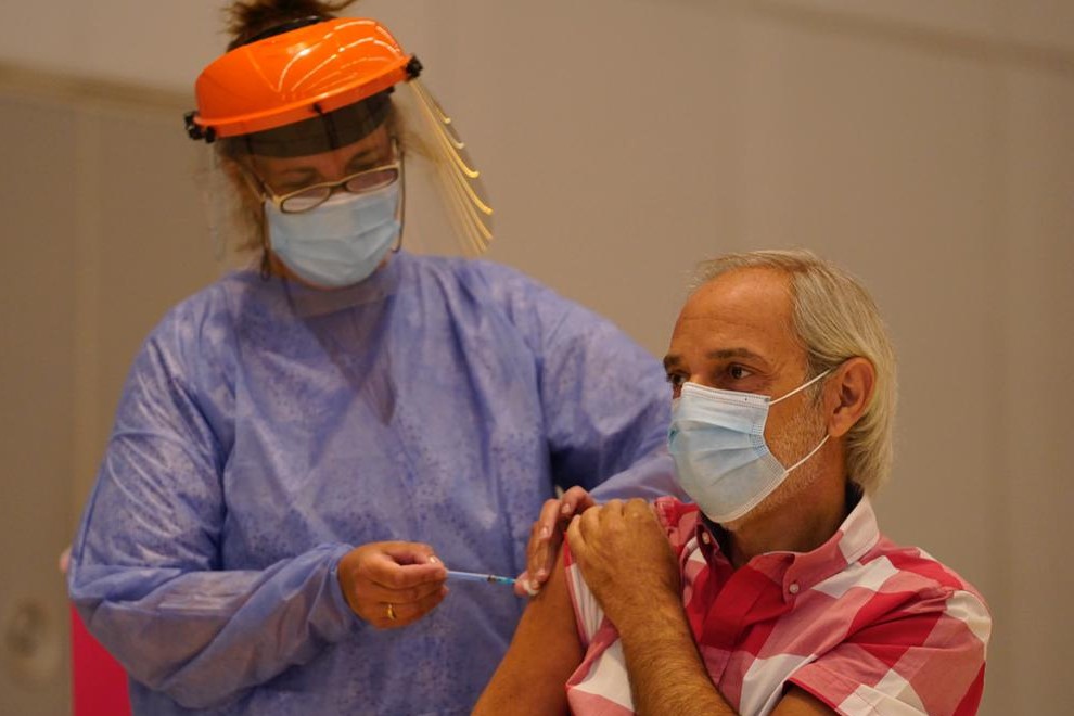 C&oacute;rdoba ya vacun&oacute; a los primeros profesionales de salud mayores de 60 a&ntilde;os