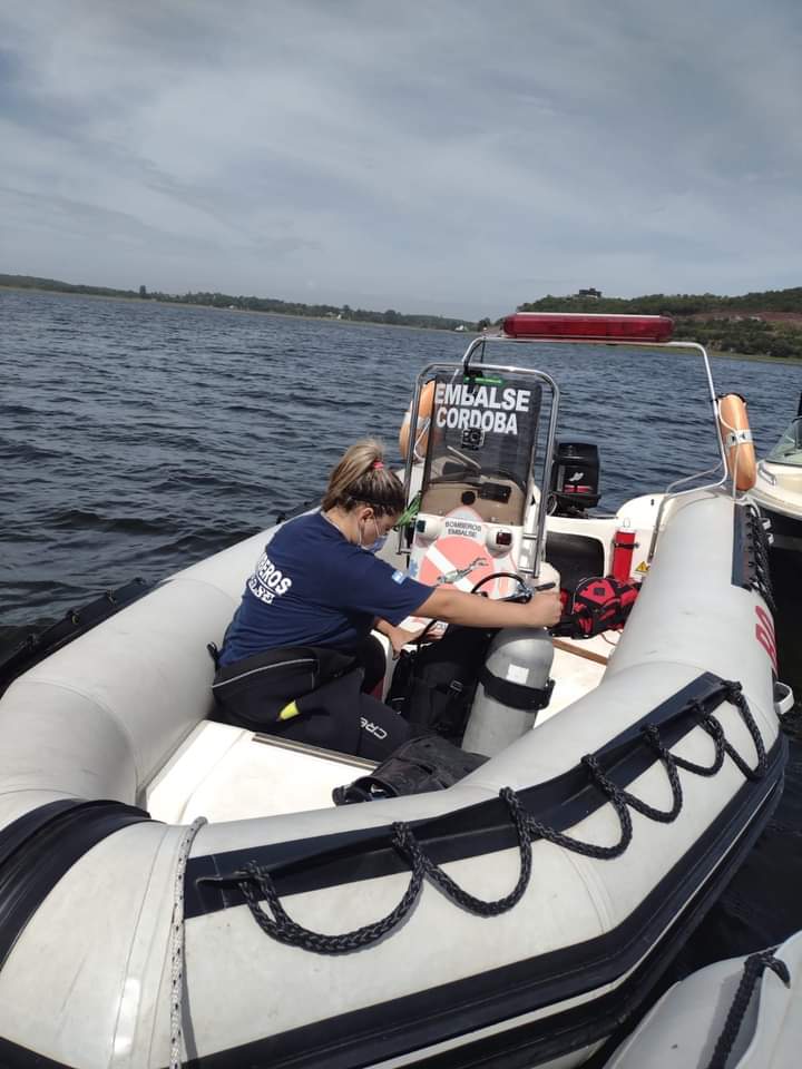 BOMBEROS DE R&Iacute;O TERCERO SE SUMAN A LA B&Uacute;SQUEDA EN EL LAGO DE EMBALSE