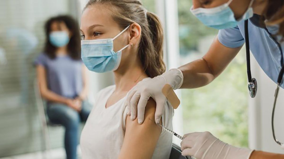 Adolescentes de 12 a 17 a&ntilde;os recibir&aacute;n la dosis de refuerzo tras 4 meses de intervalo