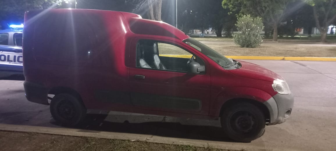 PARTE POLICIAL: VEH&Iacute;CULO CON PEDIDO DE SECUESTRO, DESOBEDIENCIA A LA AUTORIDAD, APREHENSI&Oacute;N 