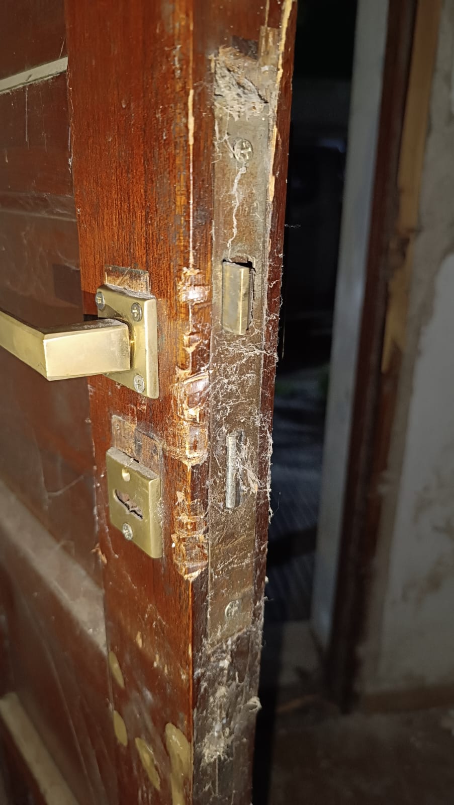 PARTE POLICIAL: APREHENSI&Oacute;N DE TRES MUJERES POR DA&Ntilde;O Y VIOLACI&Oacute;N DE DOMICILIO