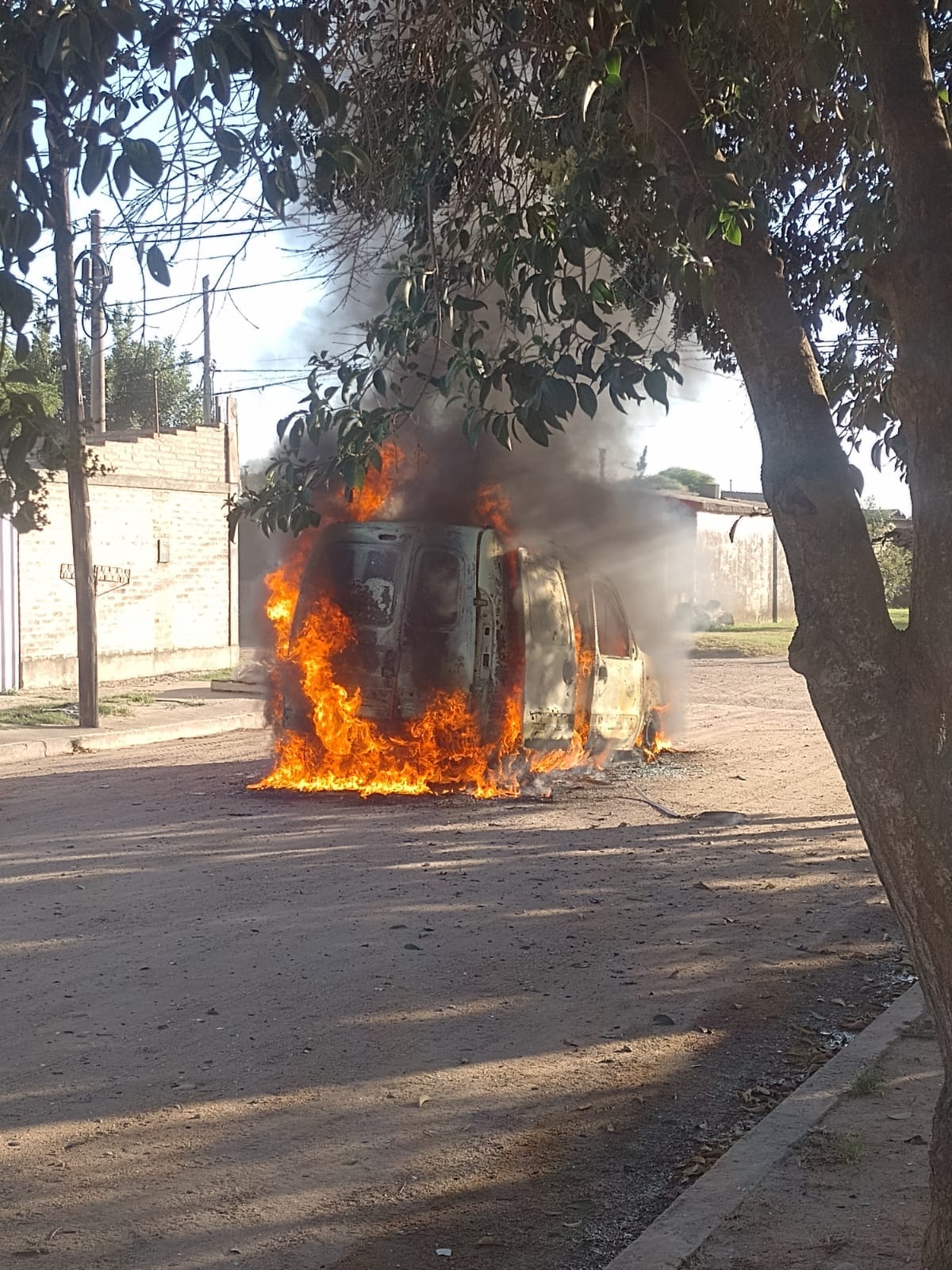 PARTE POLICIAL: INCENDIO DE VEH&Iacute;CULO EN BARRIO MAGNASCO 