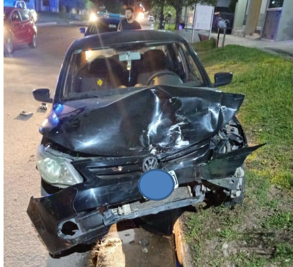 Parte policial: Manejaba borracho y chocó contra un vehículo estacionado