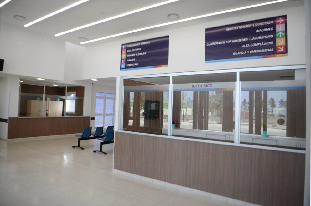 Andrea Zalazar: La incorporación del urólogo Sebastián Velardez Molina mejora la atención en el hospital provincial