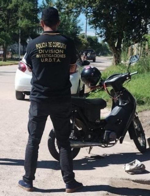 Parte policial: Secuestro de motocicleta por falta de documentación, casco y dominio