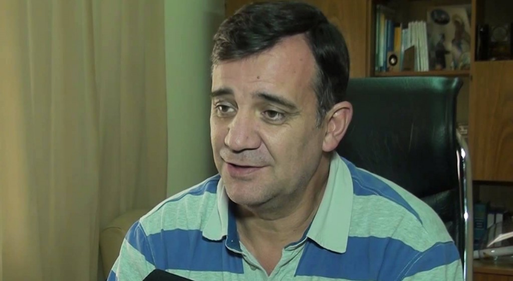 Jos&eacute; Orlandi (Secretario de AGEC): "Decidimos dar el mismo servicio de ayuda escolar pero en dinero en efectivo"