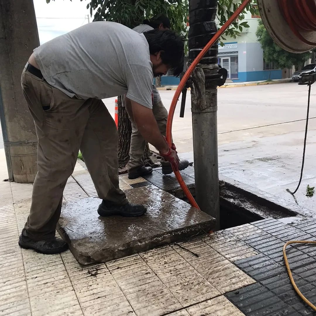 LIMPIEZA DE DESAG&Uuml;ES EN LA CIUDAD