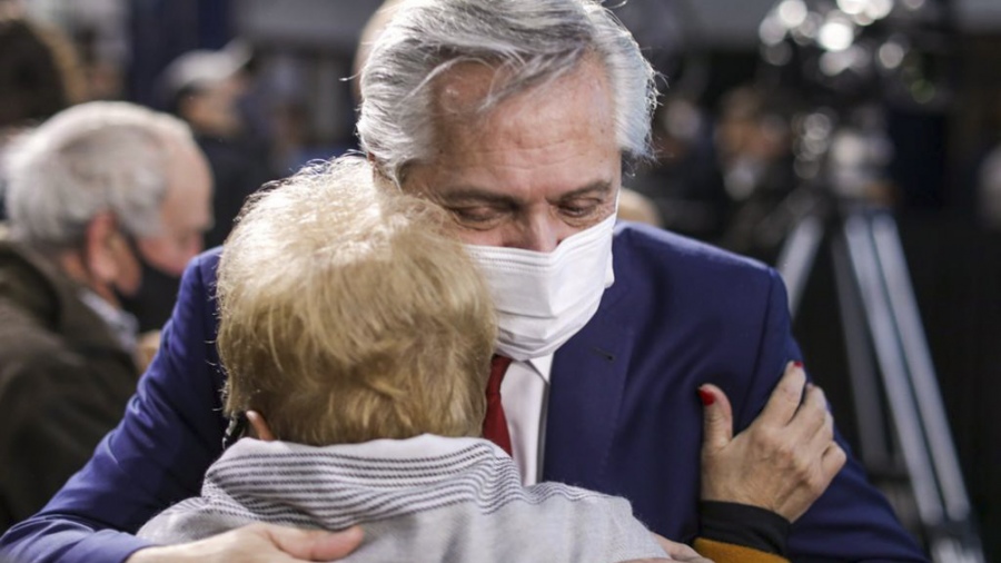 El presidente Fern&aacute;ndez anuncia un aumento para los jubilados