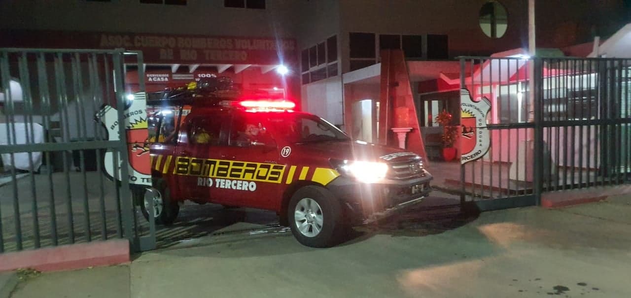 BOMBEROS COMPENSARON Y TRASLADARON A UN BEBE AL HOSPITAL PROVINCIAL