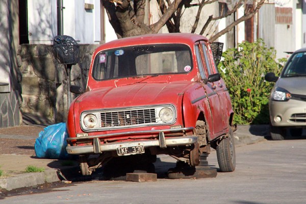 JUNTOS POR LA CIUDAD PIDE INFORMES SOBRE LOS AUTOS ABANDONADOS