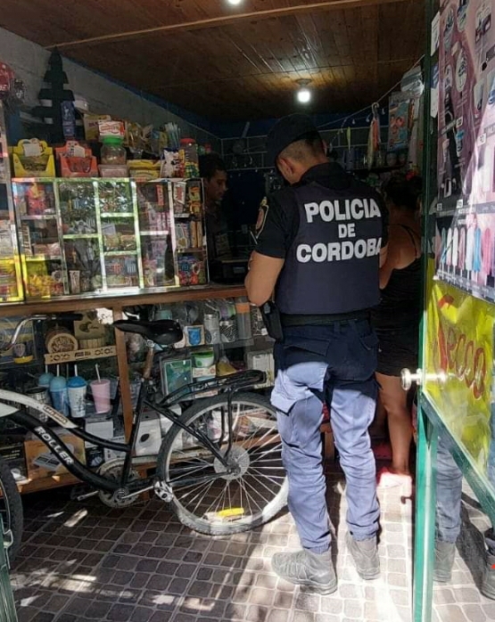 LA POLIC&Iacute;A VISITA COMERCIOS Y SOLICITA INFORMACI&Oacute;N PARA ARMAR UNA BASE DE DATOS