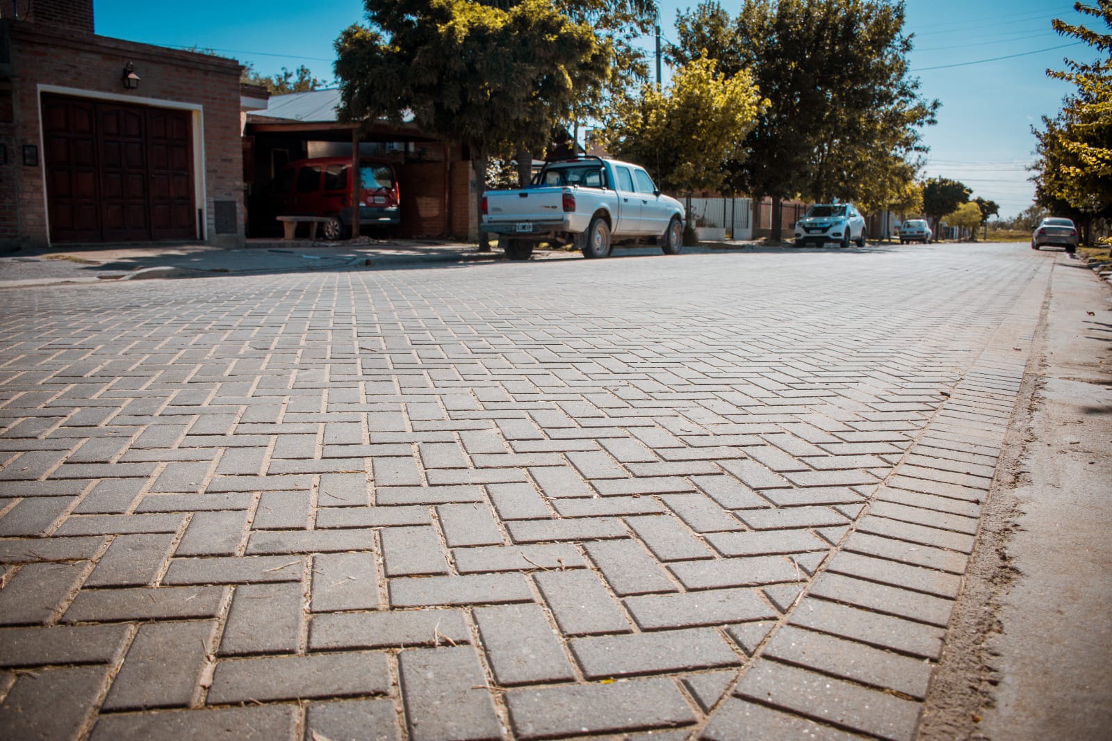 GRAN SATISFACCI&Oacute;N DE LOS VECINOS DE BARRIO ACU&Ntilde;A POR LA OBRA DE ADOQUINADO