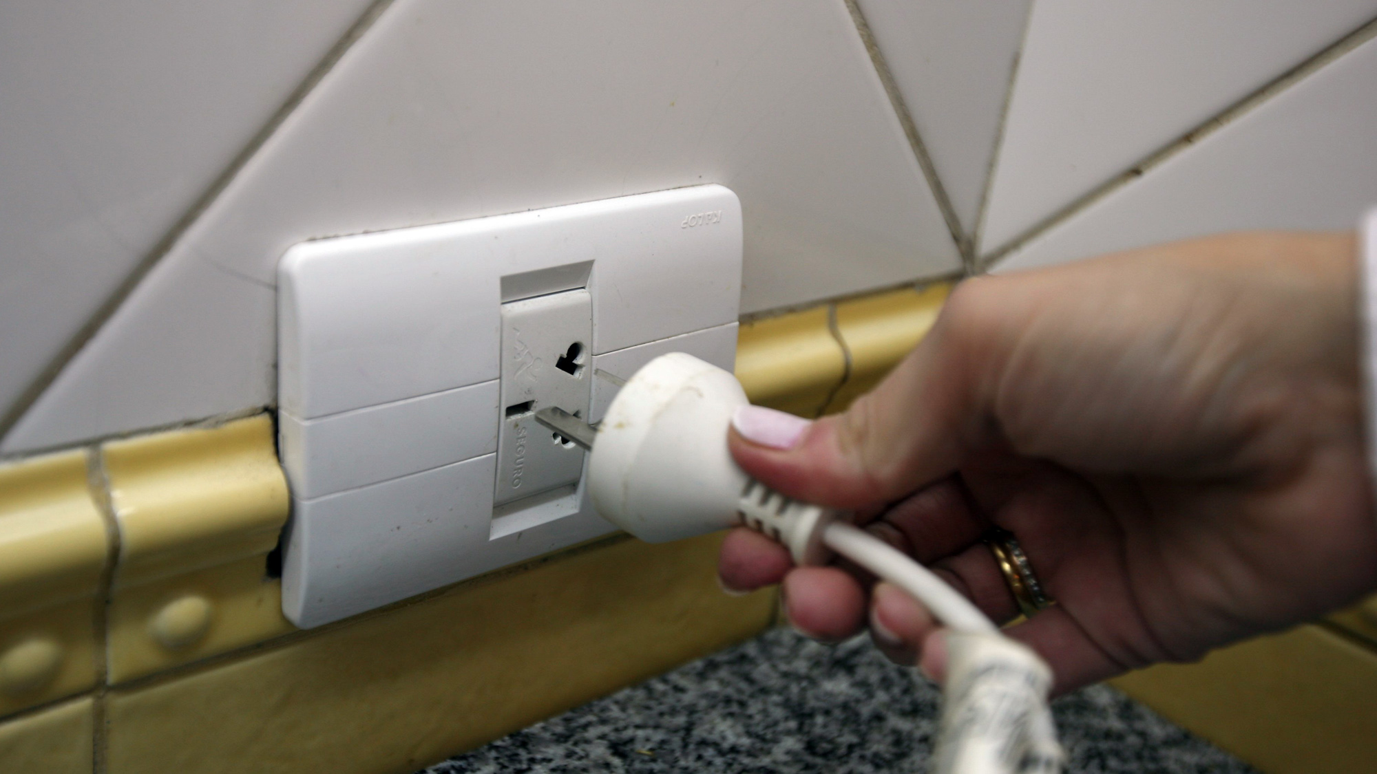 LA ENERG&Iacute;A EL&Eacute;CTRICA LLEGA CON UN AUMENTO DEL 30% Y TAMBI&Eacute;N SE INCREMENTA EL COSTO DEL AGUA