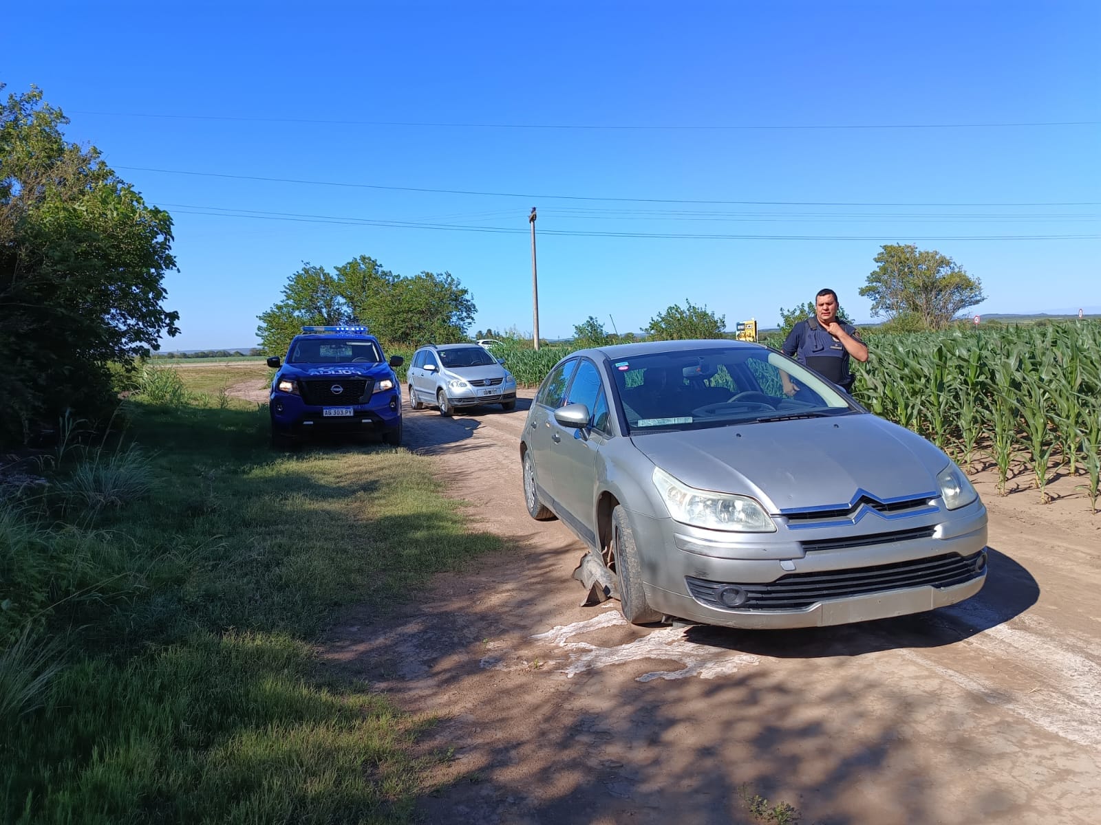 PARTE POLICIAL: PAREJA CON UN NI&Ntilde;O ROBAN UN VEH&Iacute;CULO DE UN GARAGE LUEGO FUERON DETENIDOS EN ALMAFUERTE 