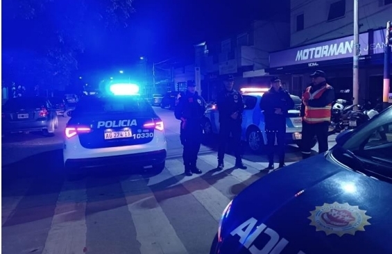 Parte policial: Masculino fue detenido en el paseo del Riel por disturbios y daños