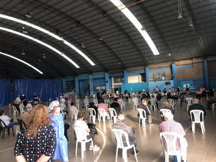 Se contin&uacute;a con la vacunaci&oacute;n de nuestros adultos mayores de 70 a&ntilde;os en nuestra ciudad 