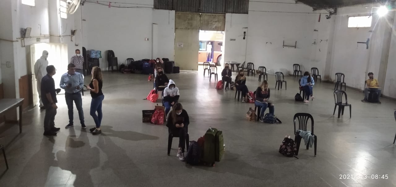 SE CONFIRMARON 12 CASOS POSITIVOS HASTA EL MOMENTO DE LOS ALUMNOS QUE LLEGARON DE VIAJE DE ESTUDIO DE BARILOCHE