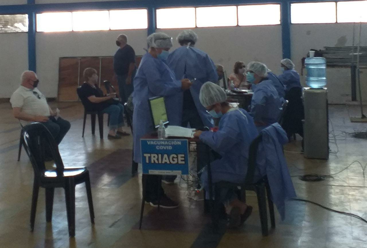 Vacunaci&oacute;n de adultos mayores MA&Ntilde;ANA SER&Aacute;N VACUNADOS LOS IMPARES Y EL MI&Eacute;RCOLES LOS PARES, S&Oacute;LO CON TURNO