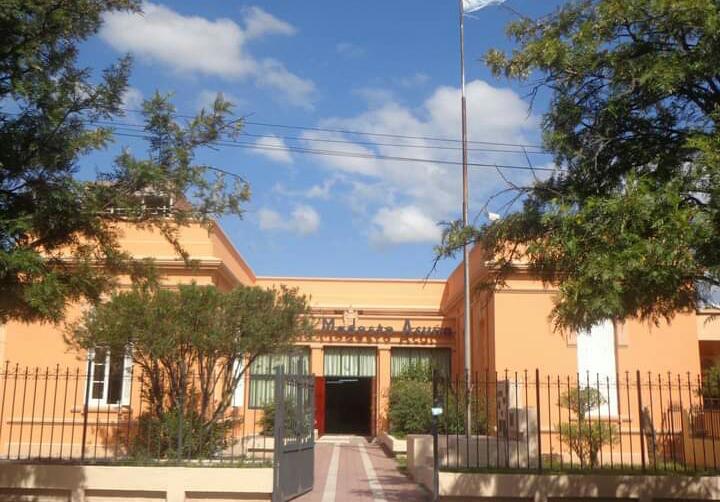 CUATRO BURBUJAS AISLADAS EN LA ESCUELAS MODESTO ACU&Ntilde;A