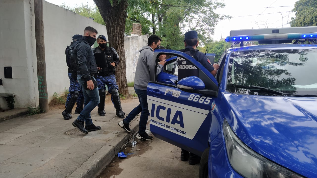 PARTE POLICIAL: MASCULINO DETENIDO POR ROBO Y ROBO CALIFICADO POR ESCALAMIENTO