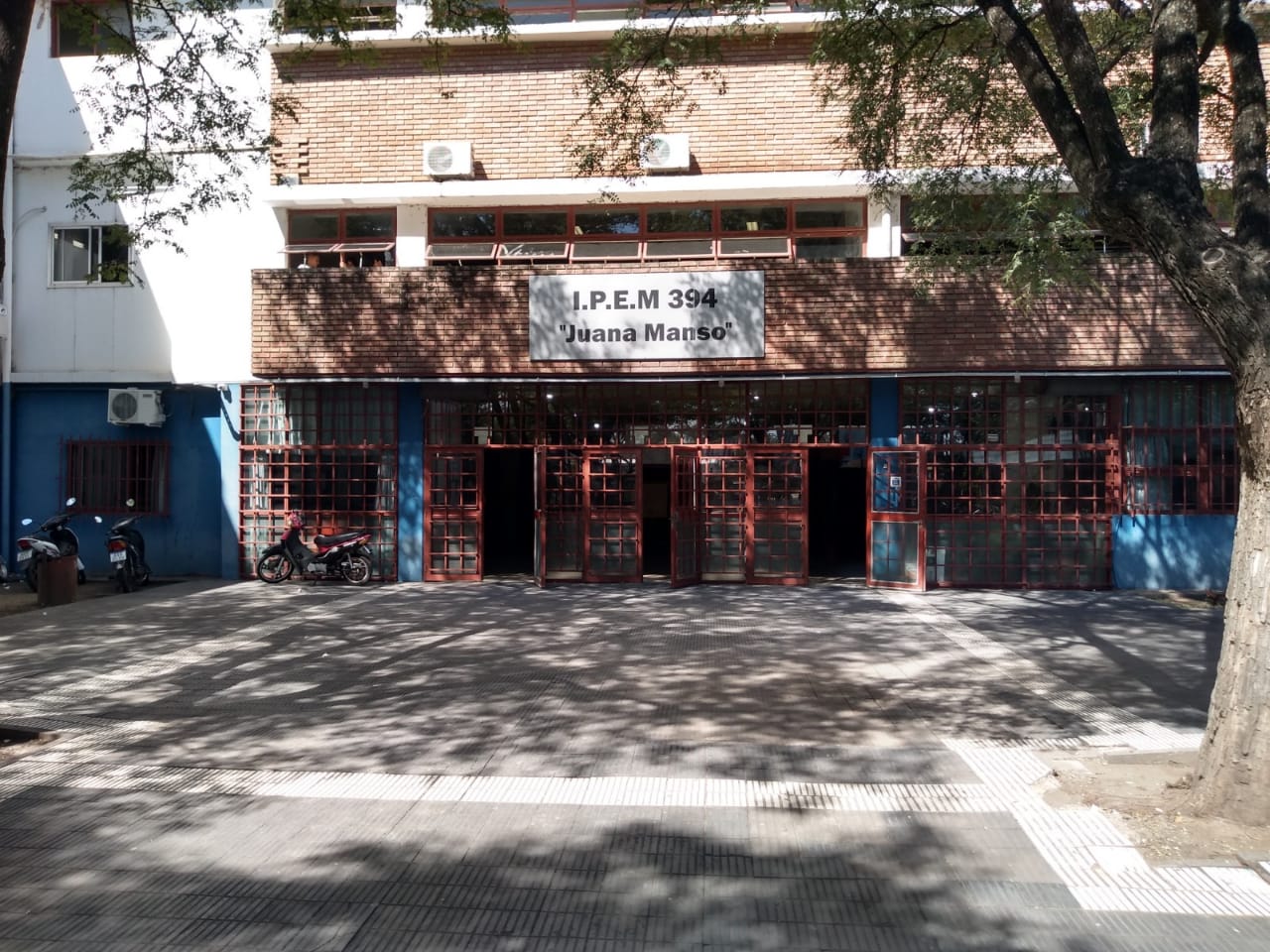 LA ESCUELA JUANA MANSO PIDE COLABORACI&Oacute;N PARA PINTAR EL SUM