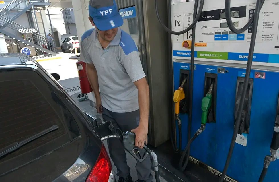  YPF aument&oacute; el precio de sus combustibles 3,8% en promedio desde la medianoche