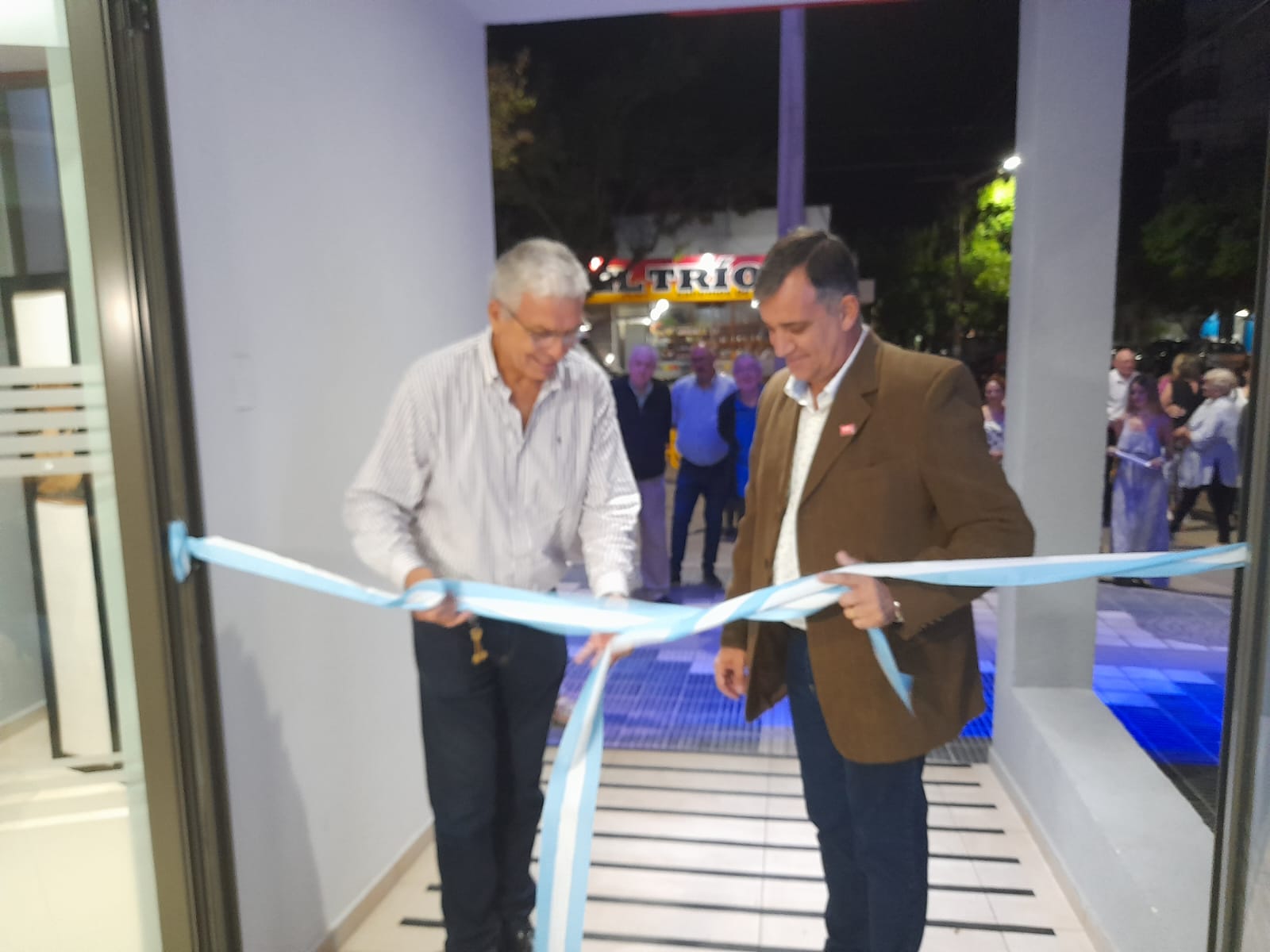 AGEC REINAUGUR&Oacute; SU SEDE GREMIAL