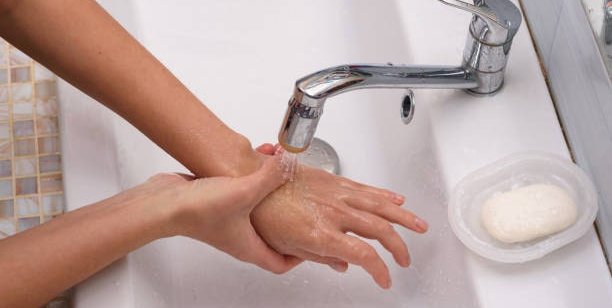 Alejandra Rivoiro: ante una quemadura hay que colocar la zona bajo agua corriente