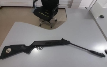 Parte policial: Menores ingresan a una vivienda con un rifle de aire comprimido