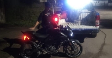 Parte policial: Secuestran una moto robada tras intensa persecución