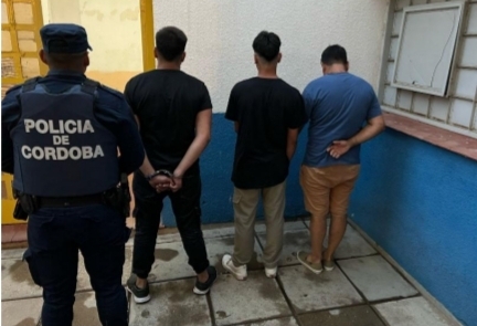 Parte policial: Tres detenidos tras conducir a alta velocidad y chocar