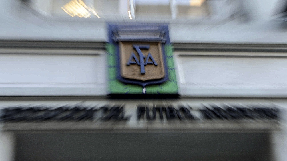  F&Uacute;TBOL VUELTA A FASE 1: La AFA dispuso restricciones por la gran cantidad de casos de coronavirus