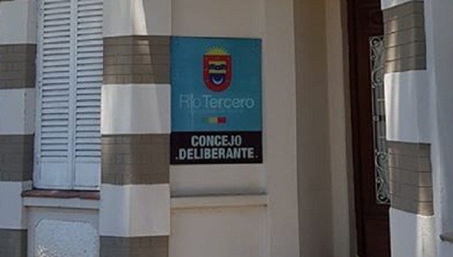 PIDEN QUE HAYA CONCURSO PARA CUBRIR EL CARGO