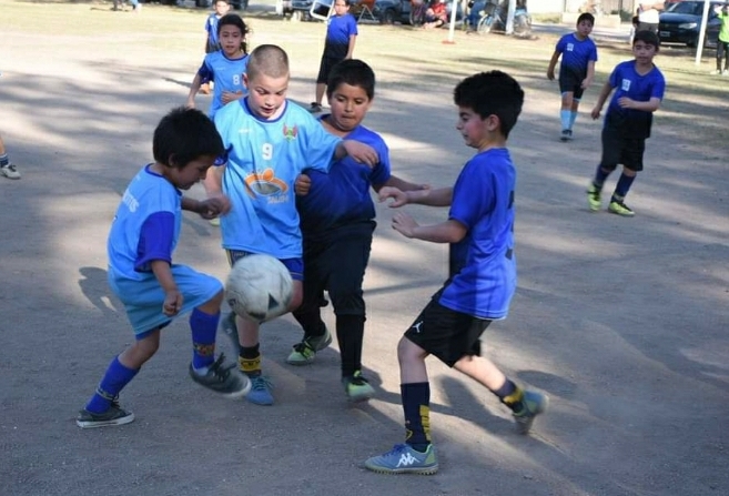 EMPIEZAN A FUNCIONAR LAS ESCUELITAS DE F&Uacute;TBOL EN LOS BARRIOS