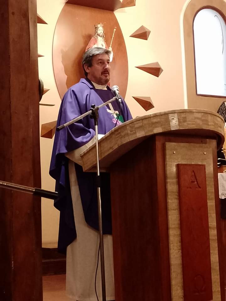 EL PADRE PABLO ALFONSO EST&Aacute; CONOCIENDO LA REALIDAD DE LA PARROQUIA CRISTO REY
