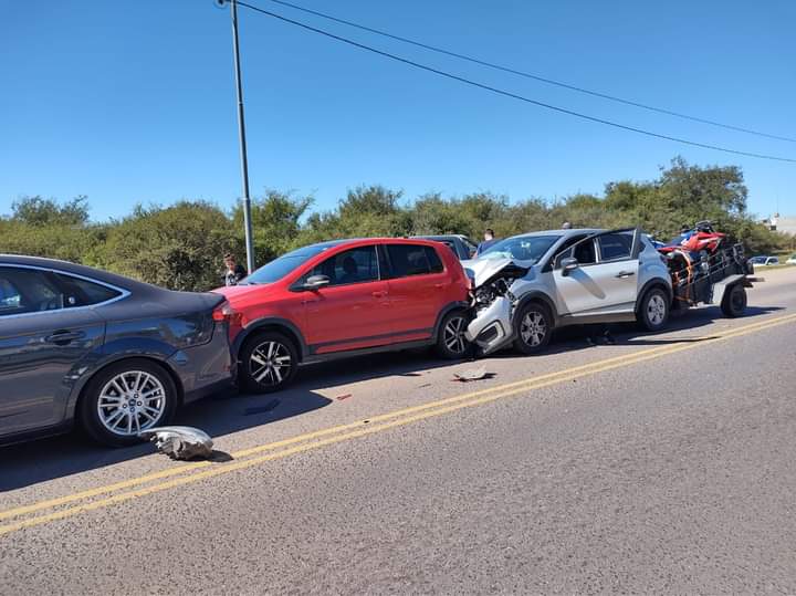 EMBALSE: ACCIDENTE EN CADENA 