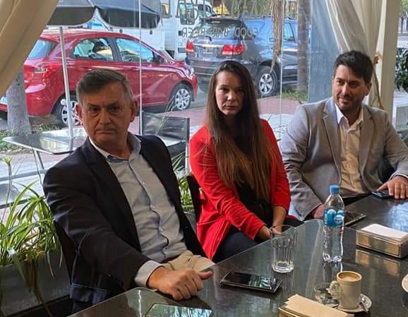 CAF&Eacute; Y MEDIOS CON AGUST&Iacute;N DE LA RETA