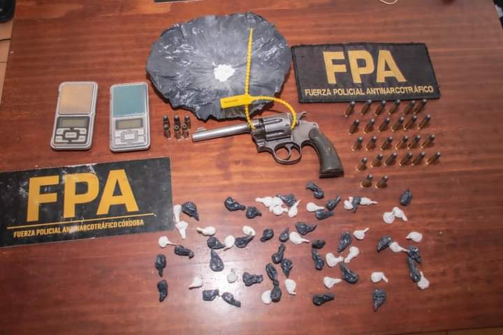 LOCUTOR Y M&Uacute;SICO DETENIDO POR COMERCIALIZAR COCA&Iacute;NA EN VILLA RUMIPAL