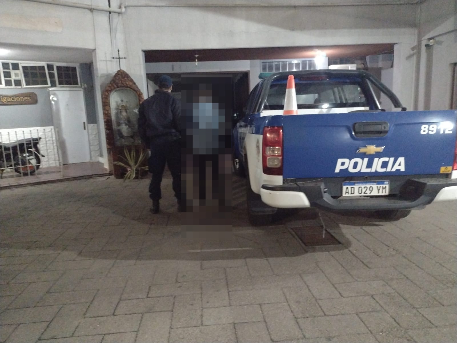 PARTE POLICIAL: DETIENEN A MASCULINO QUE LE PROPINO UN GOLPE A OTRO HOMBRE 