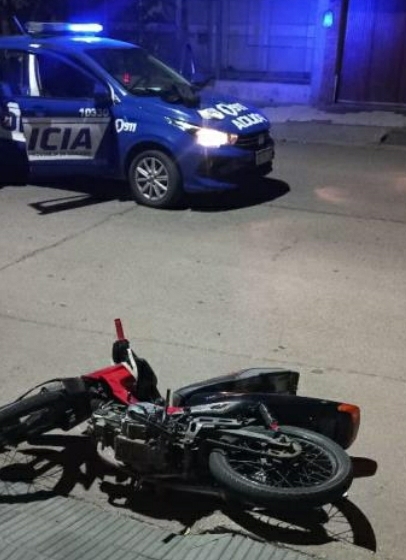 Parte policial: Masculino de 18 años fue detenido por resistencia a la autoridad y por dañar un móvil policial