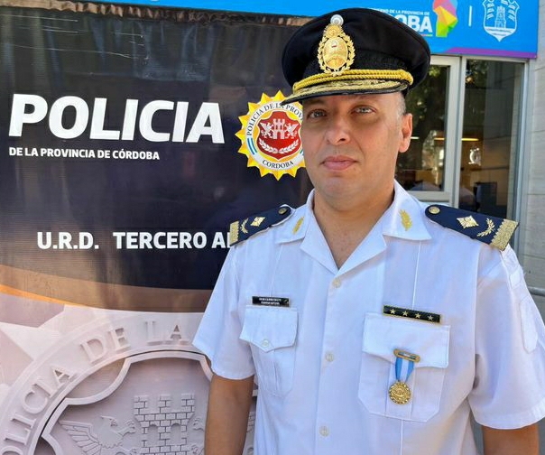 Ceremonia por condecoración y ascenso por mérito al comisario Rolando Turletti