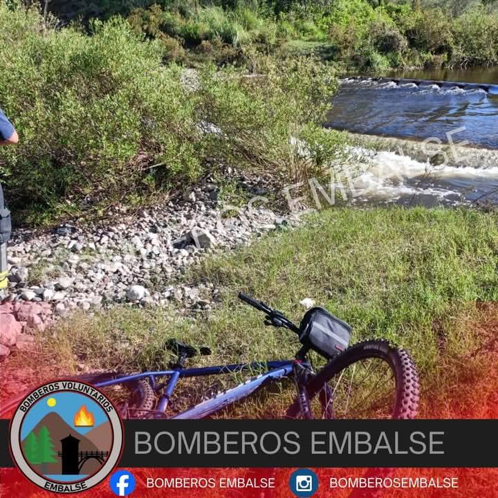 Ciclista de Río Tercero sufre accidente en Embalse y es rescatado por Bomberos