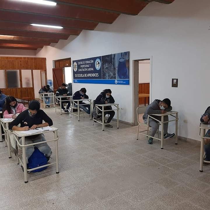 200 J&Oacute;VENES EN LAS AULAS DE LA ESCUELA DE APRENDICES