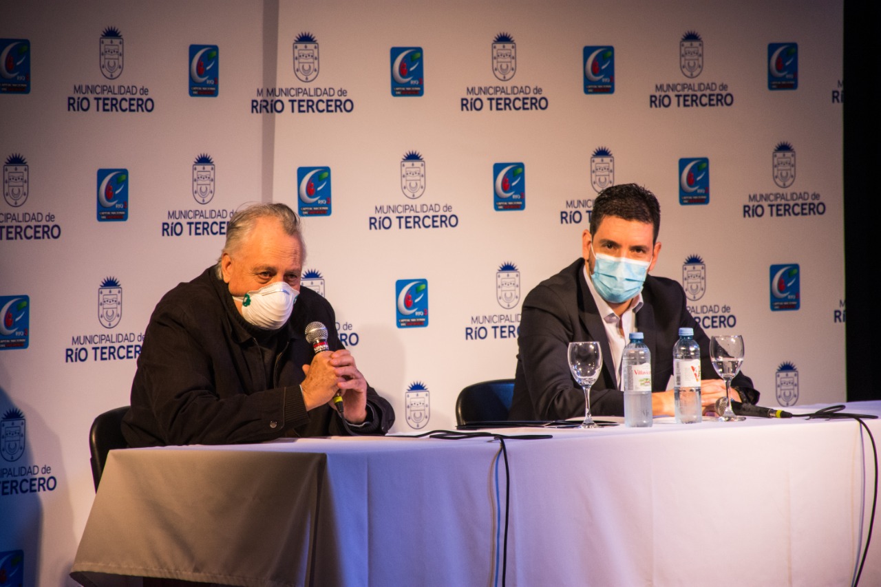  Firma de contratos para ejecuci&oacute;n de obras 