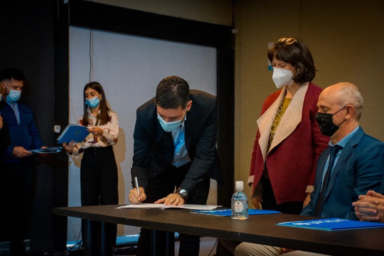 EL INTENDENTE MARCOS FERRER FIRMA UN IMPORTANTE ACUERDO CON LA DEFENSOR&Iacute;A NNyA Y UNICEF