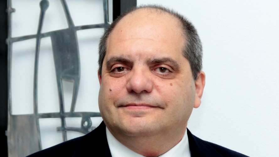 SALVADOR DIST�FANO: LA ECONOM&Iacute;A SE PARTE EN DOS, LA URBANA Y LA RURAL