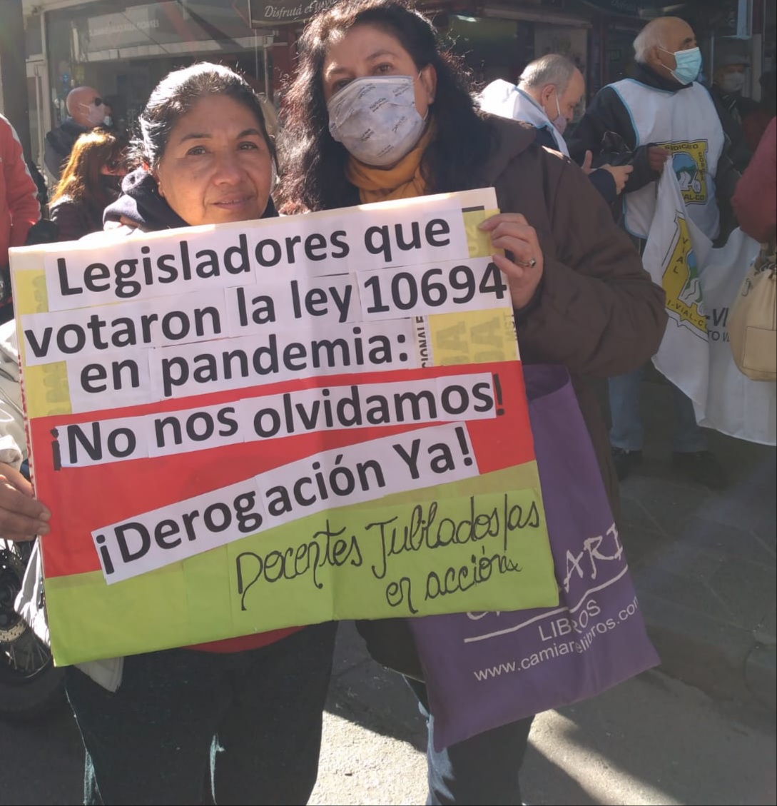 DOCENTES JUBILADOS RECLAMAN LA DEGORACI&Oacute;N DE LA LEY 10694