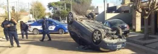 SALIDA DE BOMBEROS: VUELCO DE VEH&Iacute;CULO 