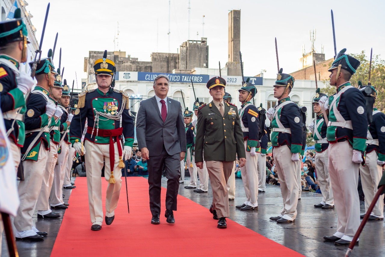 *LLARYORA ENCABEZ&Oacute; EL CAMBIO DE GUARDIA EN EL CABILDO DE LA CIUDAD*