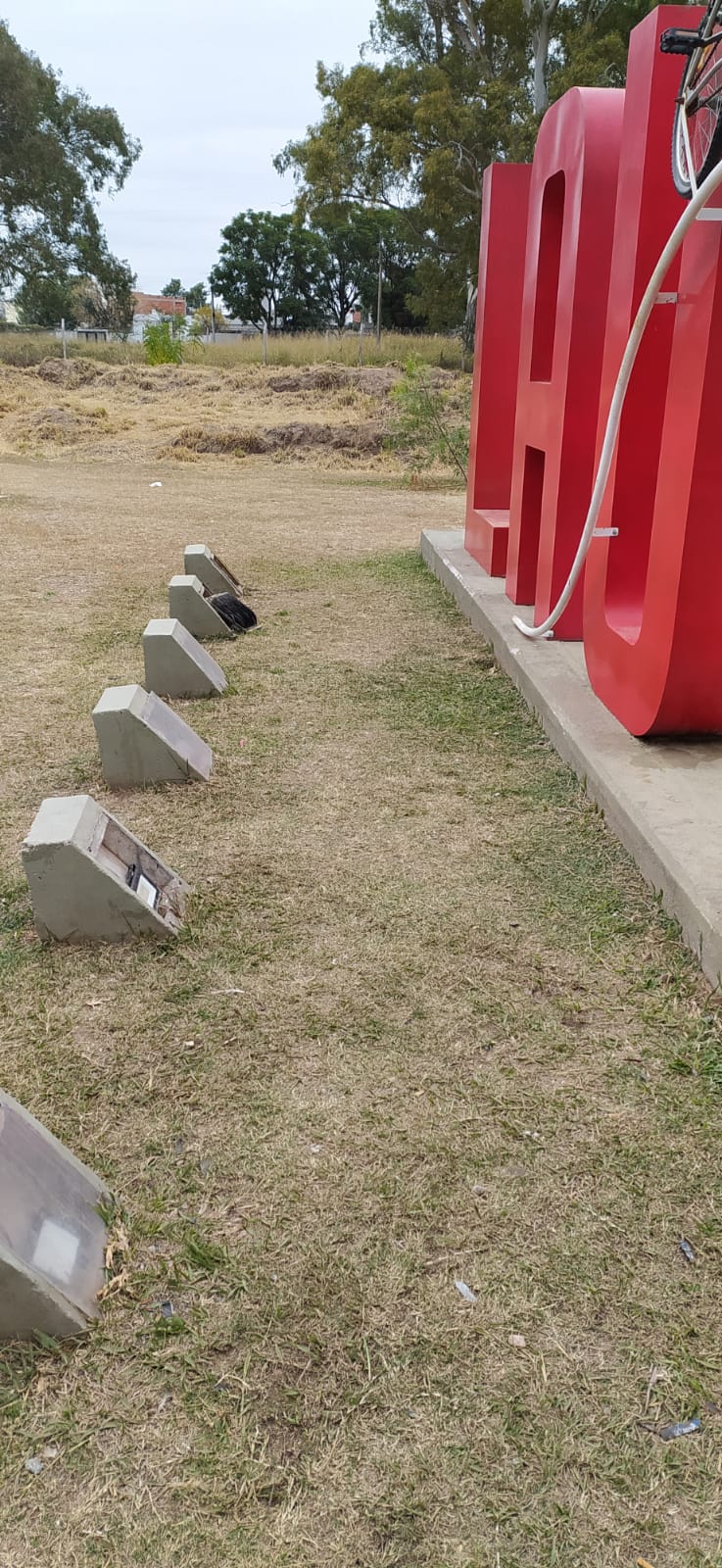 NUEVO HECHO DE VANDALISMO EN EL CIRCUITO BIOSALUDABLE DEL LAUTI